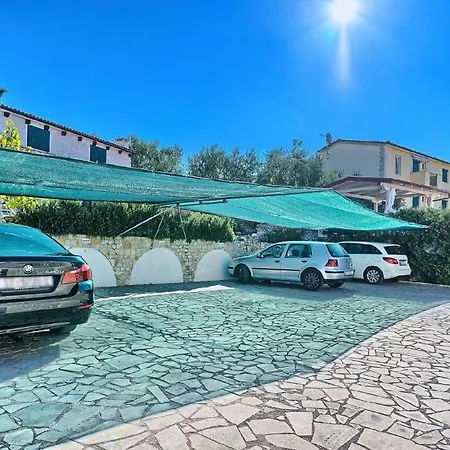 Ferienapartment Fuer Sechs Personen Apartment Trogir