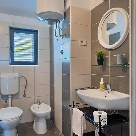Ferienapartment Fuer Sechs Personen