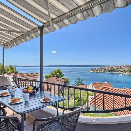 Ferienapartment Fuer Sechs Personen * Trogir
